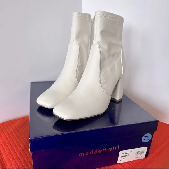 NEW IN BOX Madden Girl Windyy Booties | White | Size 7.5 - Picture 2 of 4